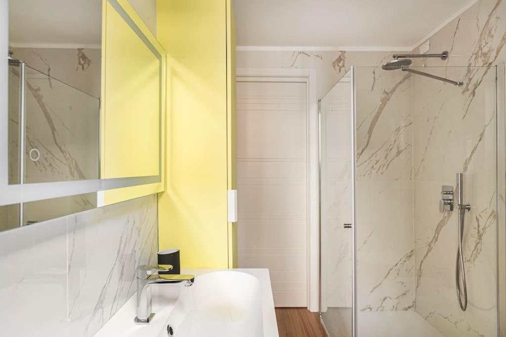 Amazing Apartment In Duomo Milan Exterior photo